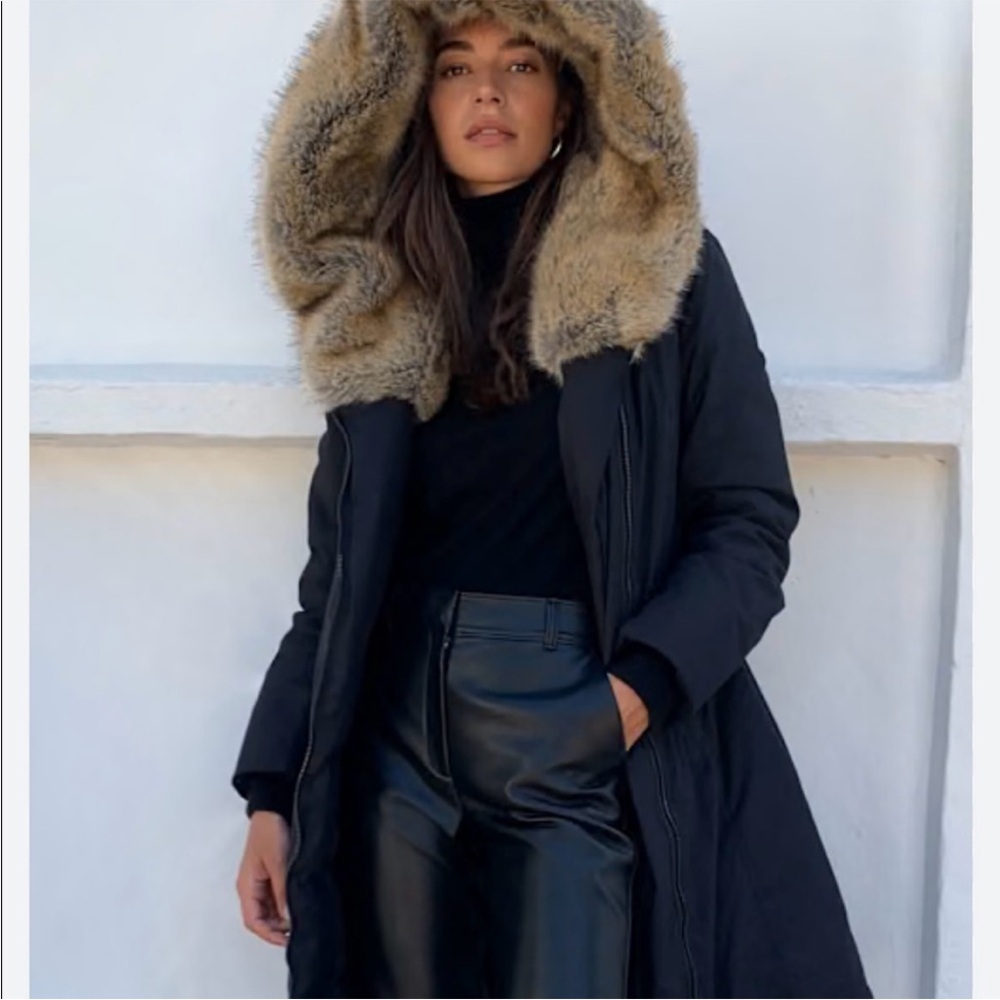 Aritzia Black Puffer Coat with Faux Fur Trim - Picture 1 of 8